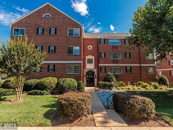 2nd image of 820 S Washington St APT A328