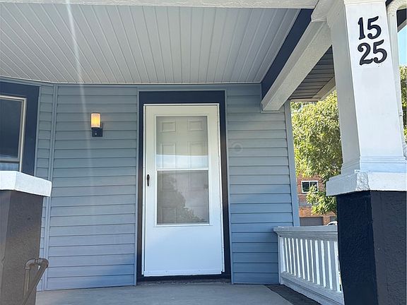 2nd image of 1525 Viola Ave