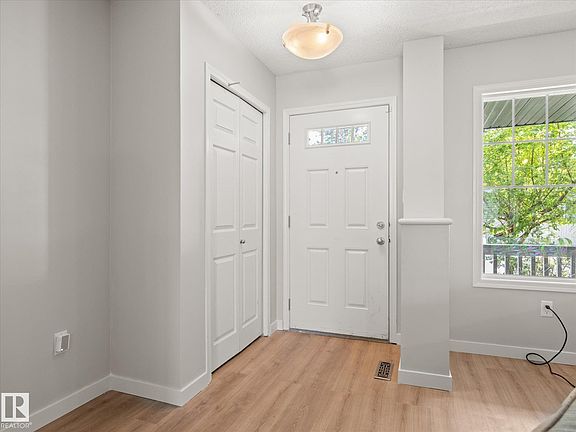 4th image of 473 Orchards Blvd SW