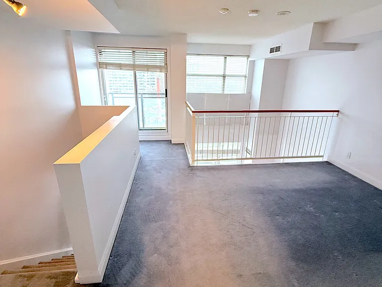 18 Merton St #911 — Photo 8