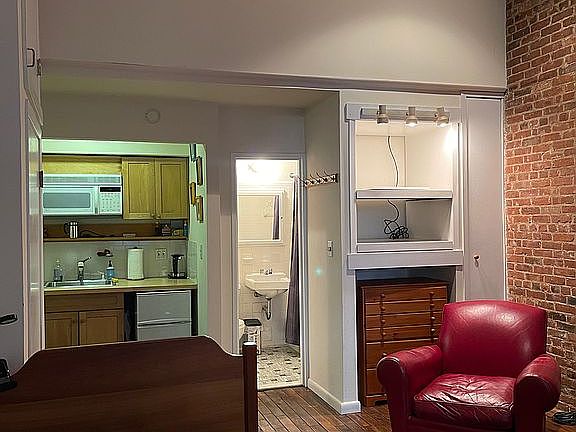 5th image of 108 W 69th St APT 3
