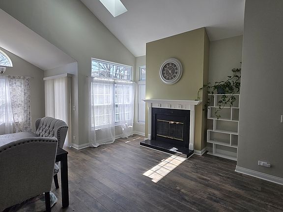 4th image of 2840 Belle Ln