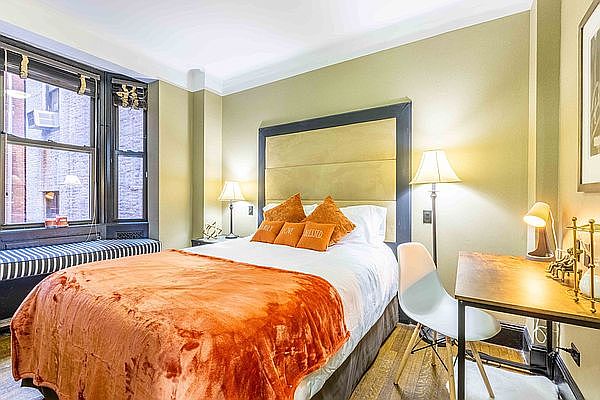 1st image of 12 W 44th St #1005