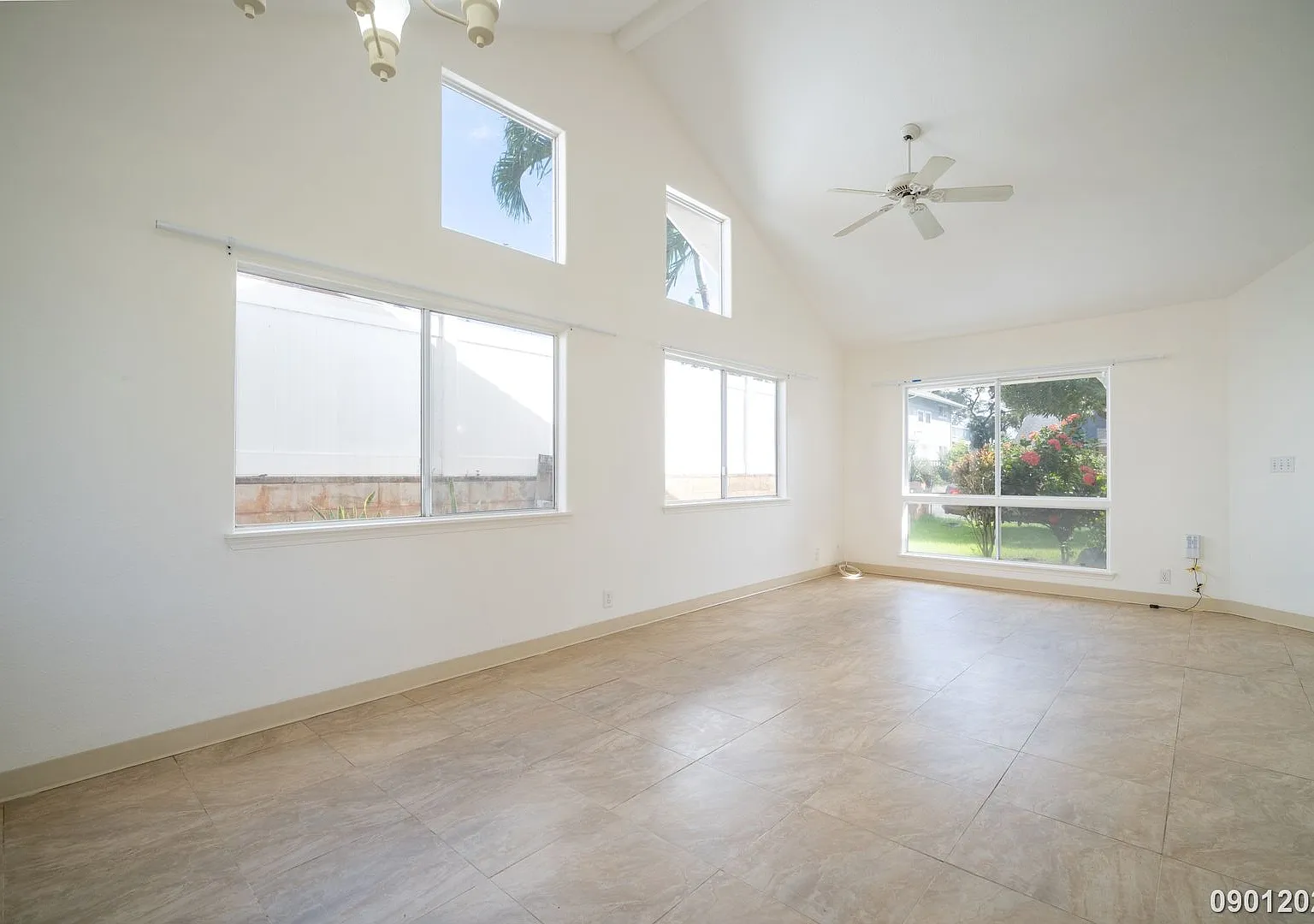 $4,500/ 3 Bed / 2.5 Bath / Loft / 2 Car Garage Waikele, Waipahu Available for Immediate Occupancy — Photo 4