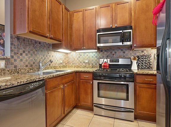 5th image of 3021 W Armitage Ave APT 408