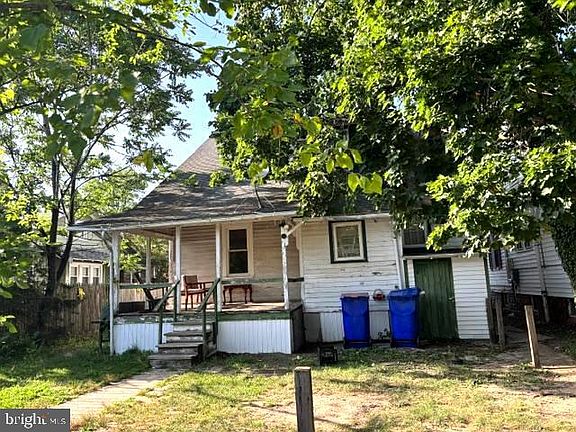 3rd image of 1011 E Main St