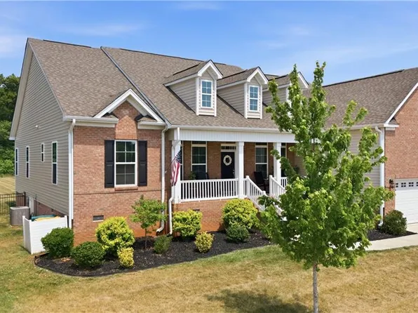 7111 Conrad Farm Rd, Pfafftown, NC 27040