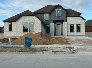136 Bowling Green Ave, Red Oak, TX 75154