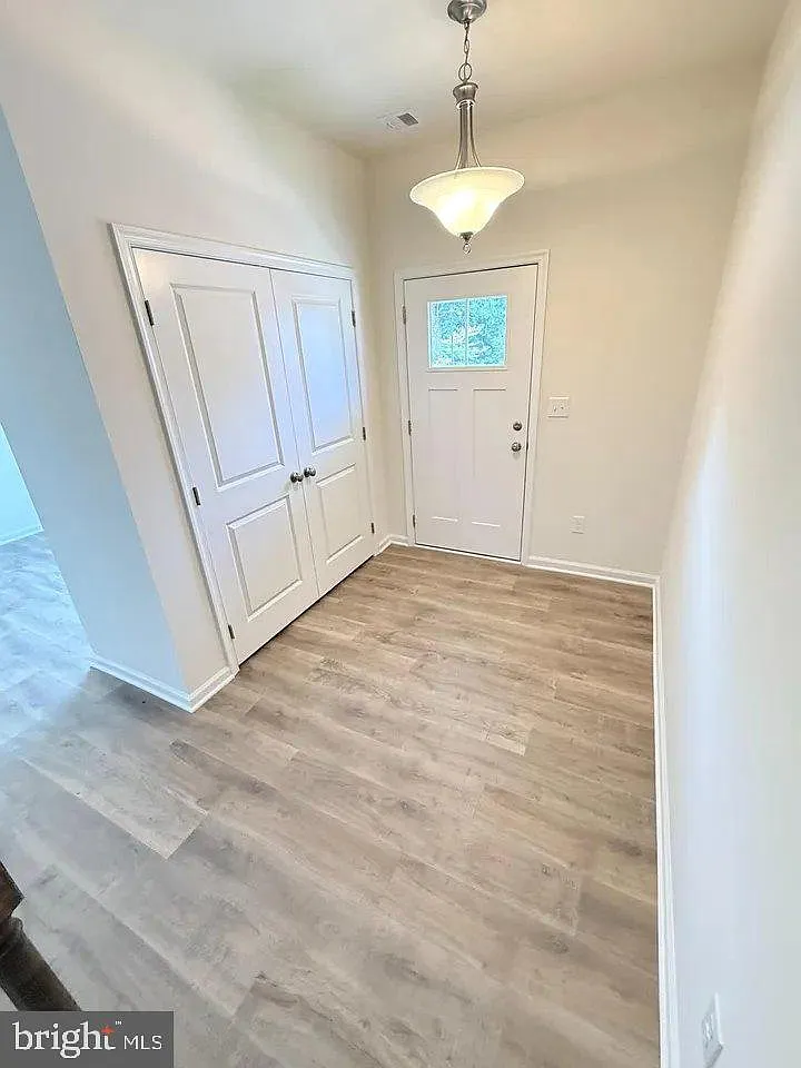 4 bed, 4.0 bath, 1867 sqft, $3,295 — Photo 3