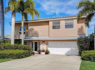 17551 2nd St E, Redington Shores, FL 33708