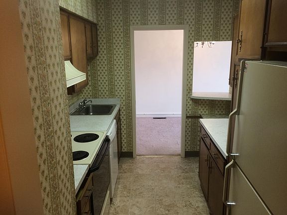 4th image of 720 Kellogg Ave Unit 102