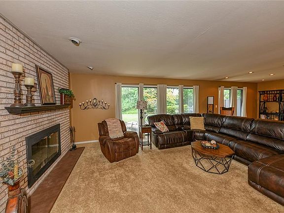 3rd image of 435 Hill Dr