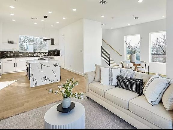 5th image of 2724 Rosalie St