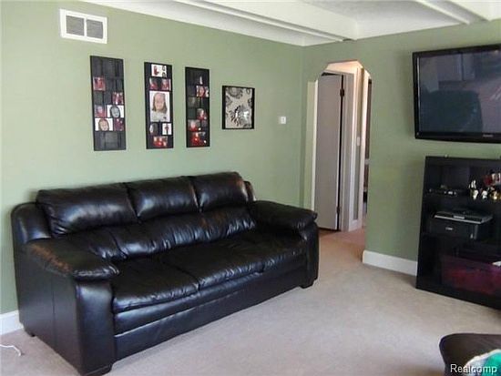 4th image of 15161 Melrose