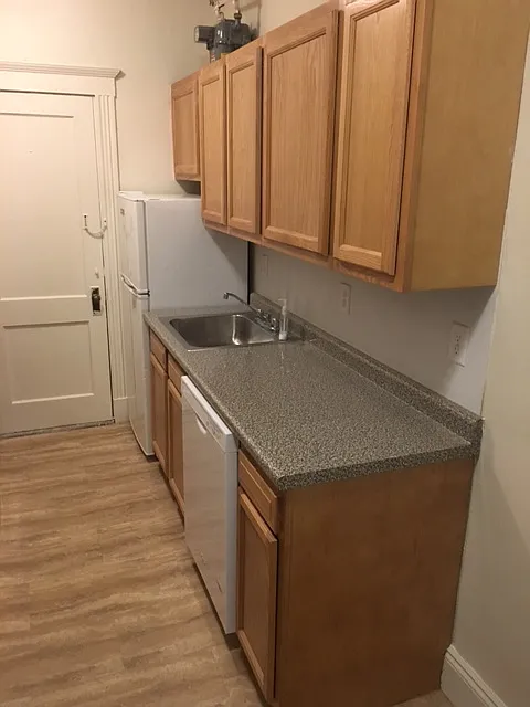 Studio, 450 sqft, $2,400 — Photo 4