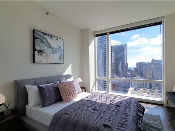 3rd image of 113 W Wacker Dr #270