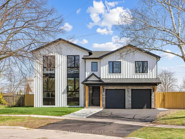 2488 Bridge Rd, Oakville, ON L6L 2H2