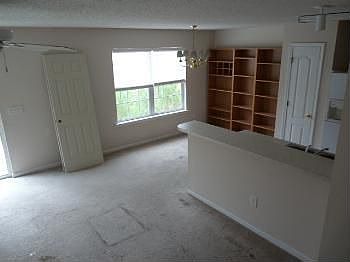 4th image of 445 Red Coat Ln