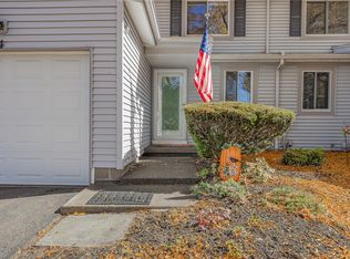 4 Arbor Ct, Fairport, NY