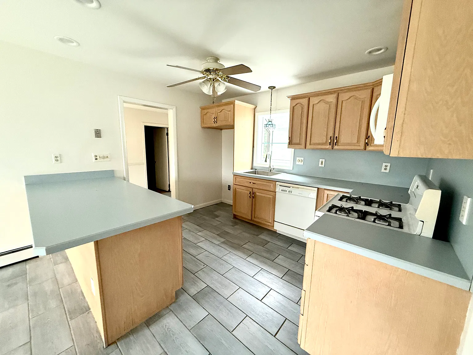 4 bed, 1552 sqft, $3,300 — Photo 4