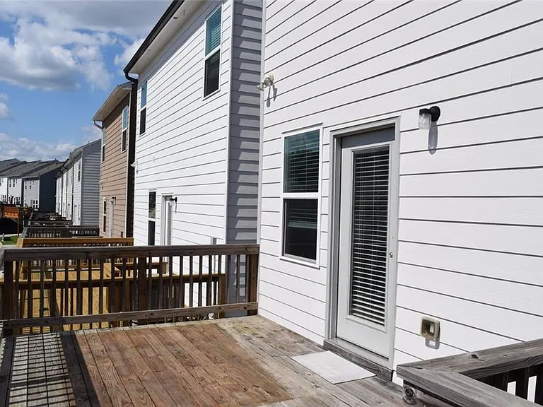 541 Ruths Dr — Photo 11