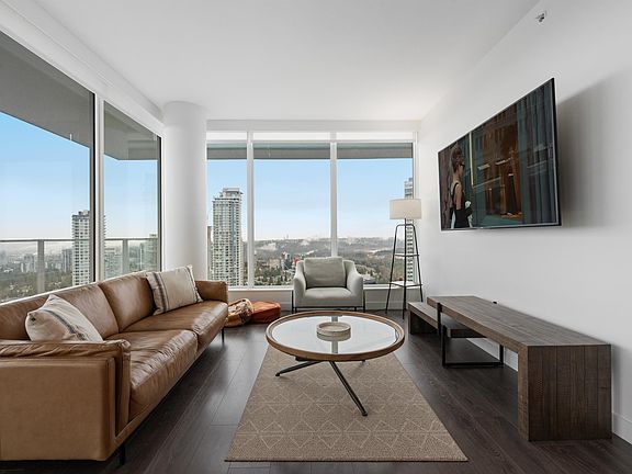 4th image of 567 Clarke Rd #3206