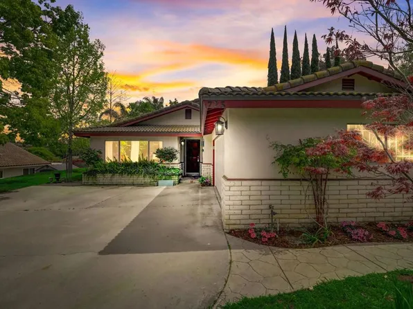 725 W Winterhaven Rd, Fallbrook, CA 92028