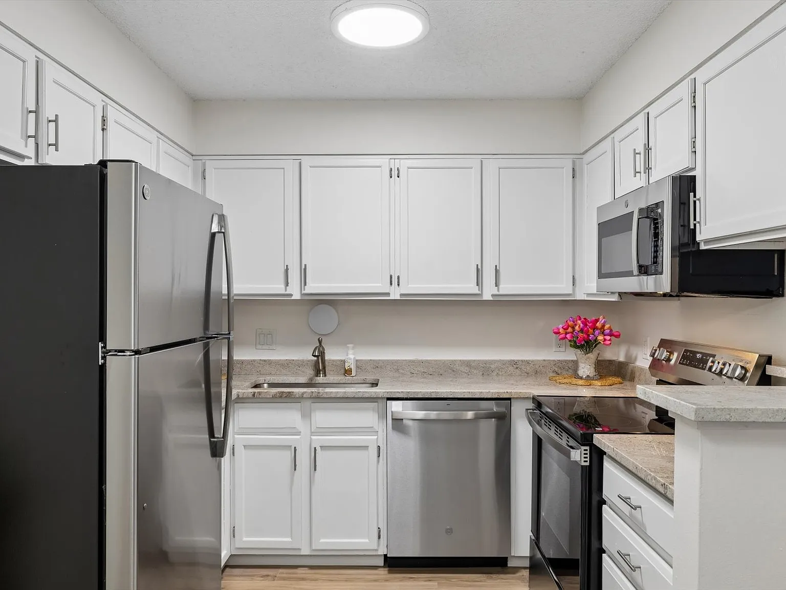 1 bed, 813 sqft, $1,500 — Photo 2