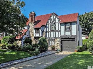 14 Buckingham Rd, Rockville Centre, NY 11570