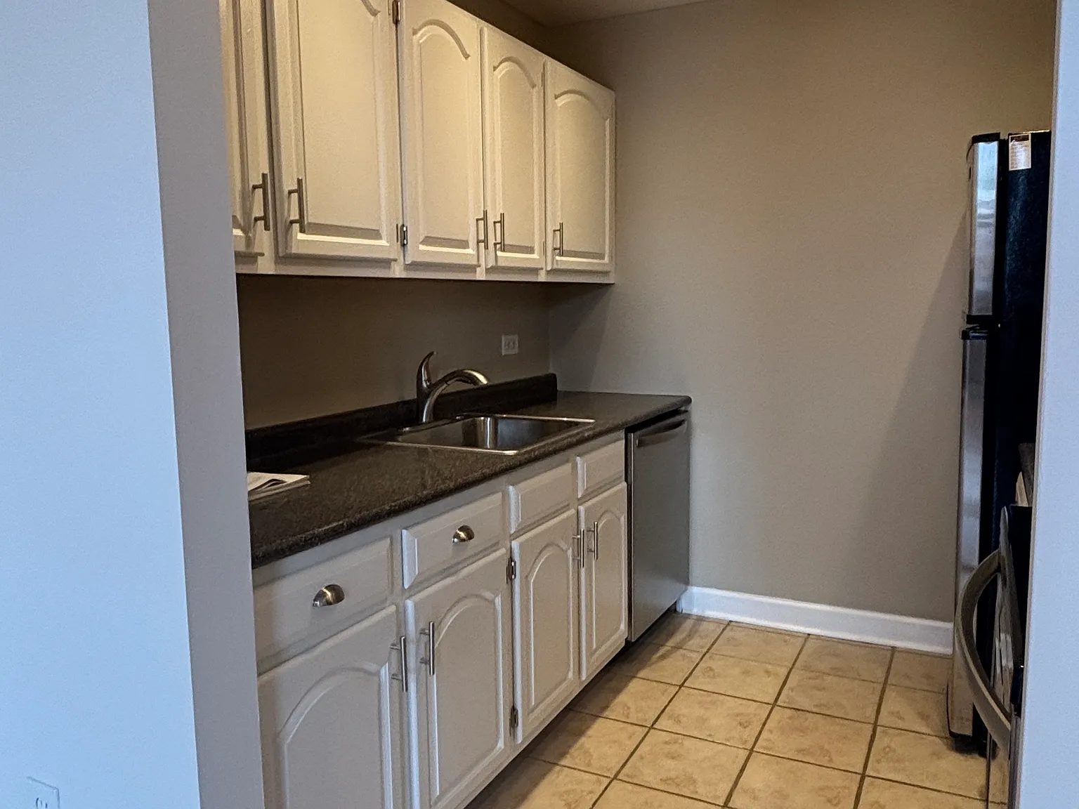 2 bed, $3,400 — Photo 4