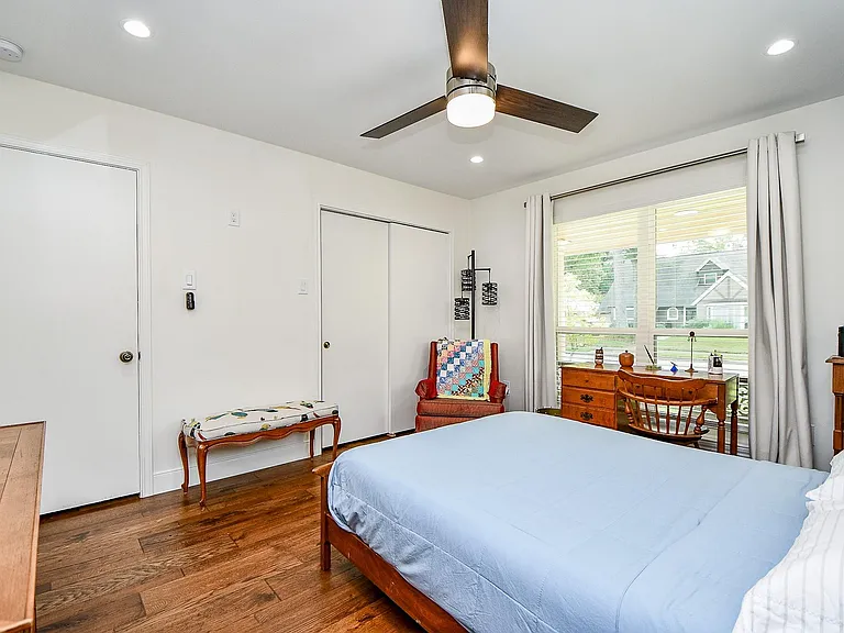 922 Chantilly Ln — Photo 19