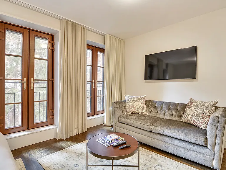 206 E 20th St #PENTHOUSE — Photo 11