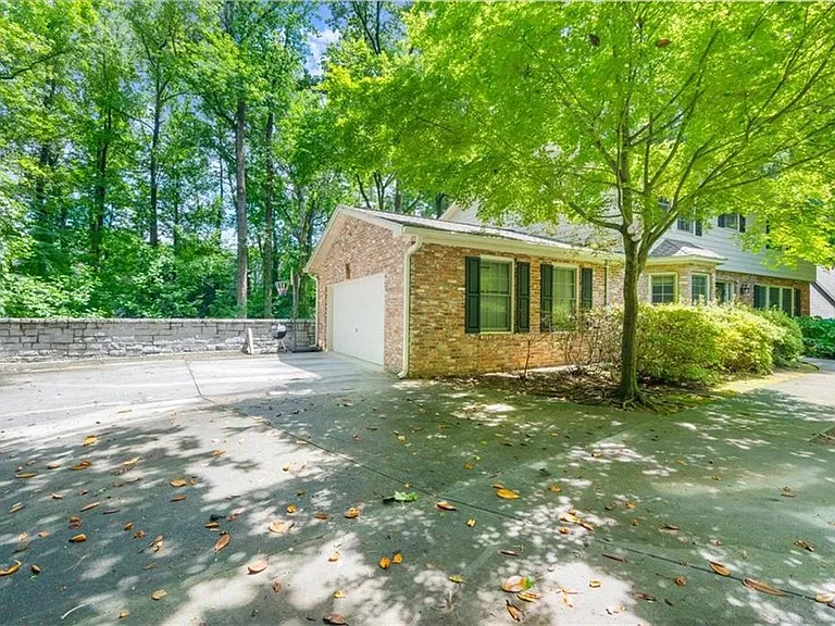 5667 Colton Dr — Photo 4