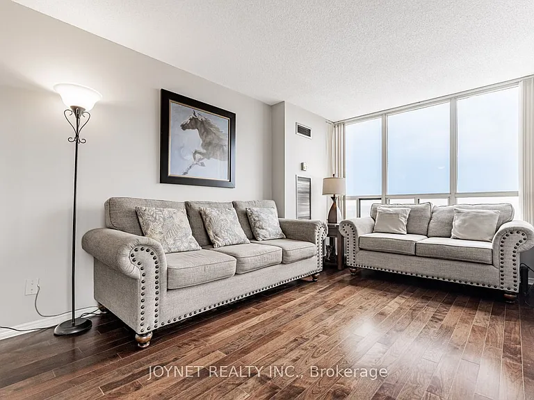 7 Bishop Ave #2205 — Photo 17