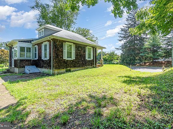 3rd image of 12000 Belair Rd