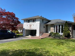 15 Theodore Dr, Plainview, NY 11803