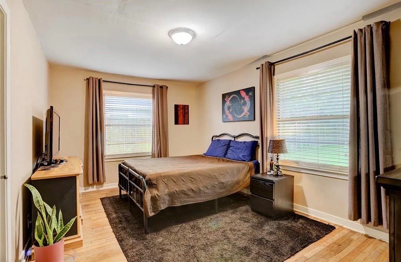 2 bed, 1.0 bath, 897 sqft, $2,000 — Photo 3