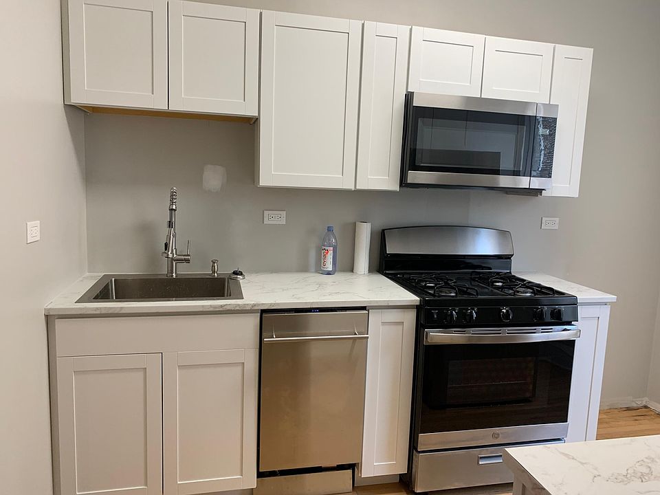 1st image of 5745 W Wellington Ave #1