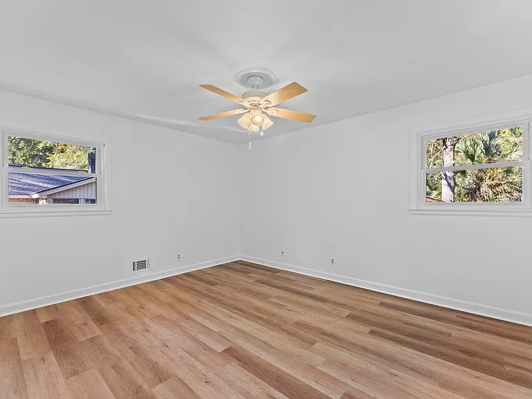1115 Gardendale Dr — Photo 23