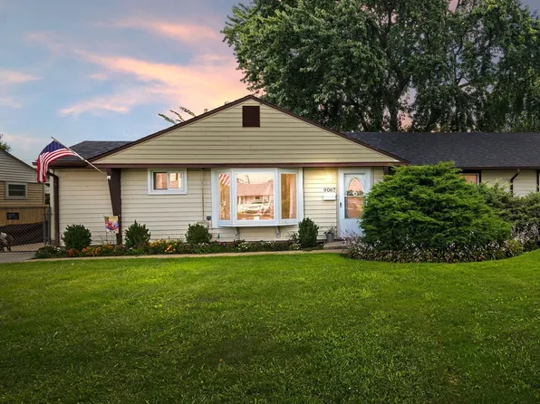 9067 S Main St, Hometown, IL 60456