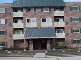 675 Grove Dr APT 107, Elk Grove Village, IL 60007