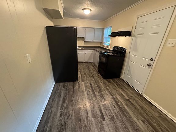 3rd image of 5025 Lochinvar Rd