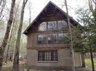 1049 Iroquois Ave, Gouldsboro, PA 18424