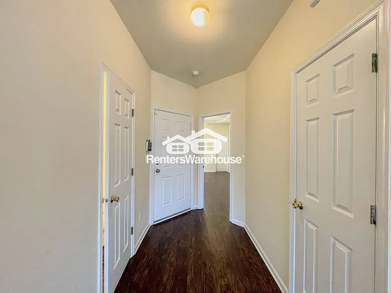 3711 Bay Cres — Photo 3