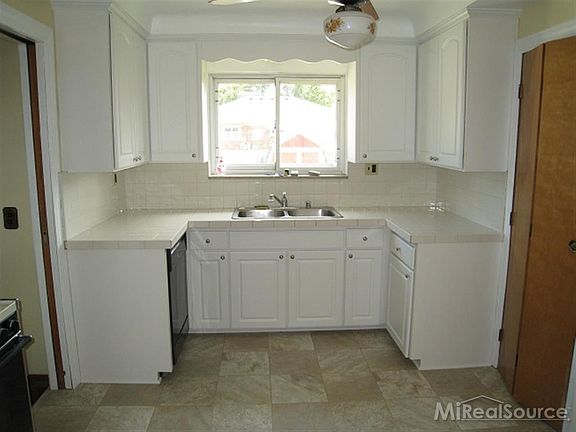3rd image of 26318 Harmon St