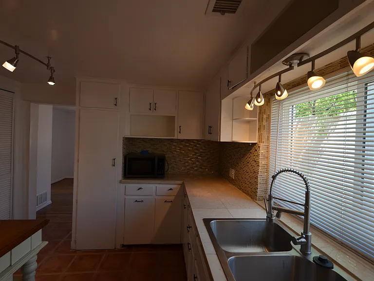 303 Villeros St — Photo 26