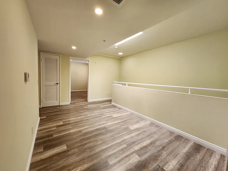 420 Riverdale Dr #11 — Photo 2
