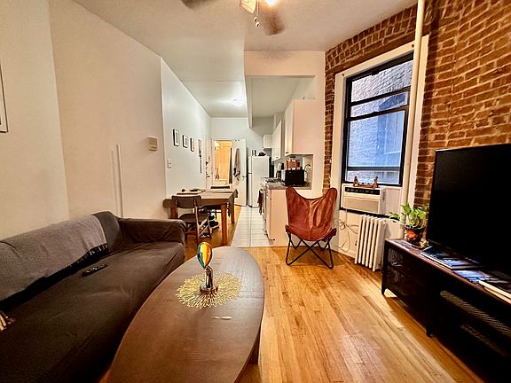 2nd image of 709 9th Ave APT 3RS