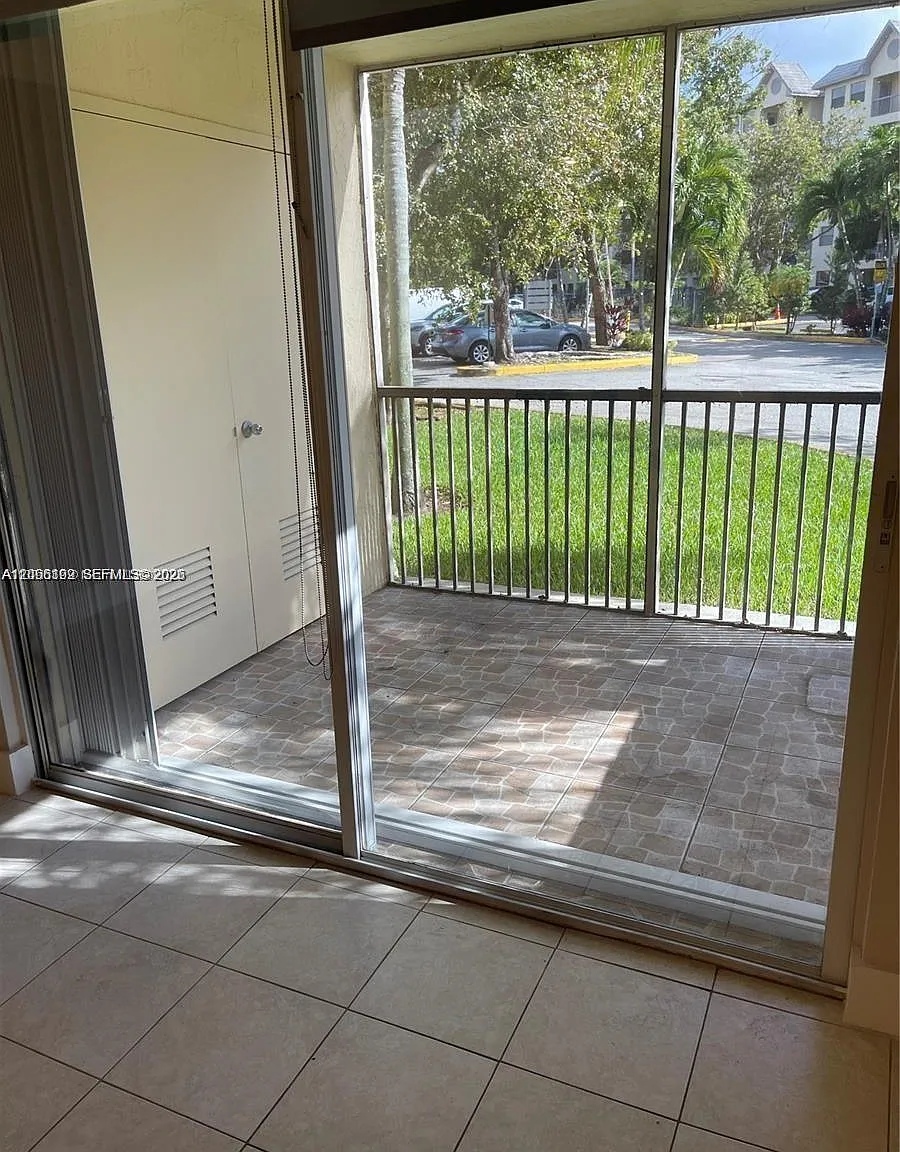 Las Vistas At Doral Condo — Photo 2