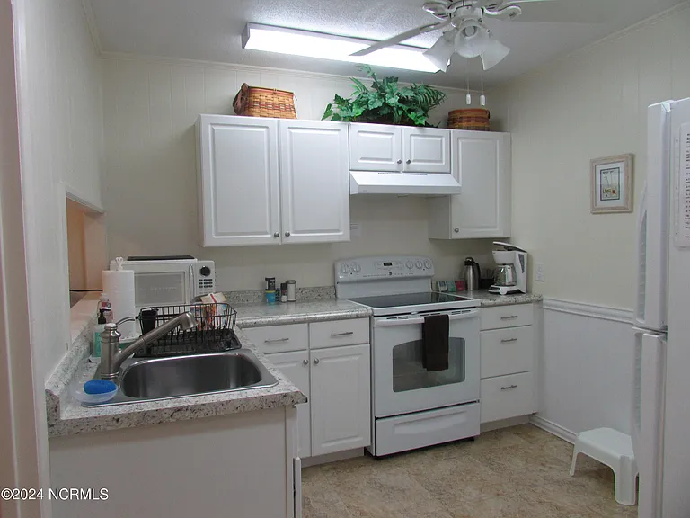323 Front St — Photo 10